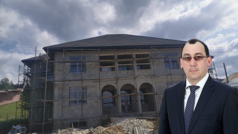FOTO Căminul Cultural din Vatra Moldoviței se apropie în ritm alert de finalizare: „Este o investiție extrem de importantă pentru comuna noastră”