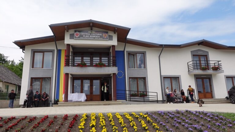 FOTO Centrul Cultural „Vlad Rădescu” de la Ciprian Porumbescu a fost inaugurat în prezența marelui actor: „Mă simt ca Hagi”