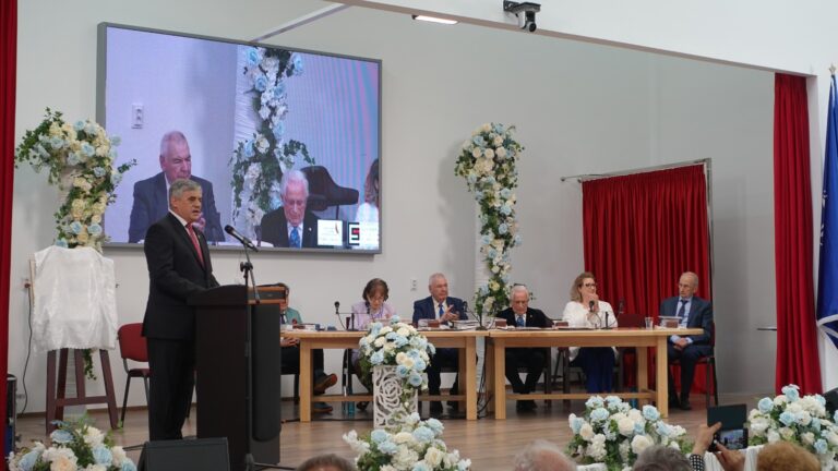 FOTO Festivalul Internațional Literar „Mihai Eminescu” de la Dumbrăveni a ajuns la cea de-a XVI-a ediție, având invitați de marcă: „Cred că Dumbrăveniul are un magnet care ne atrage aici pe toți”