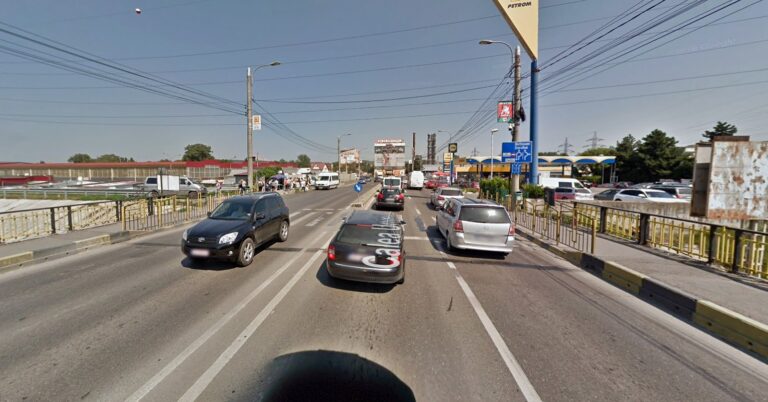 Polițiștii au salvat un tânăr de 18 ani care voia să se arunce de pe podul de la bazar