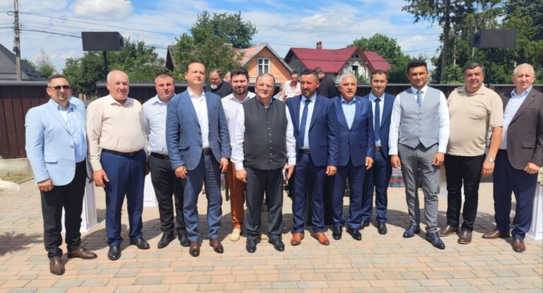 FOTO Gheorghe Flutur: „Am participat astăzi la inaugurarea a încă 3 obiective noi de investiții în Horodnic de Sus sub mandatul primarului Valentin Luță”