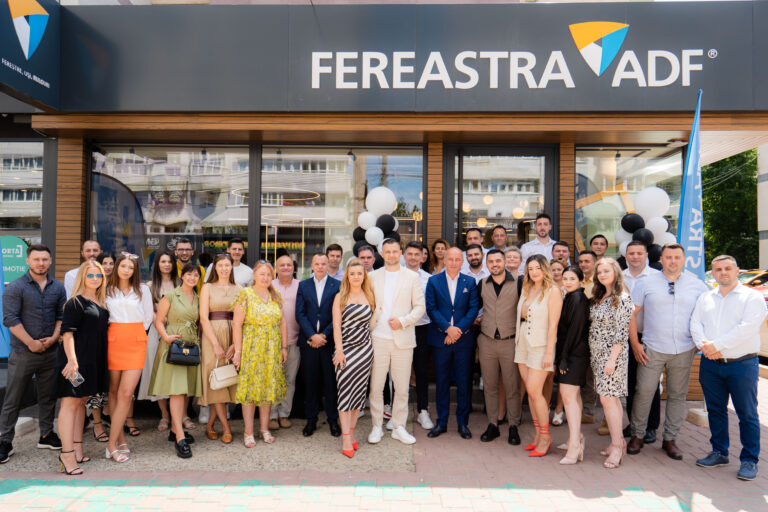 FOTO Fereastra ADF George Enescu din Suceava este primul showroom ADF din țară cu produse din aluminiu: „Profilele din aluminiu permit executarea de tâmplărie cu deschideri de până la trei metri”