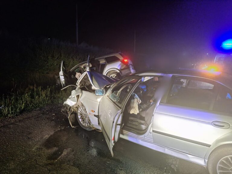 FOTO Trei adulți și trei minori au ajuns la spital în urma unui accident produs la Părhăuți