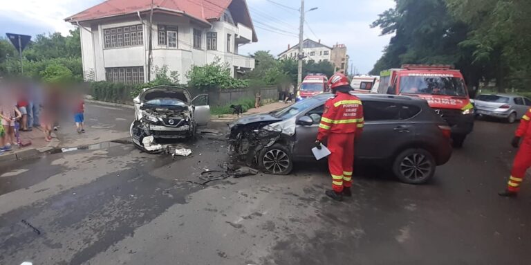 FOTO Trei adulți și un minor au fost răniți într-un accident produs în zona Gării Burdujeni