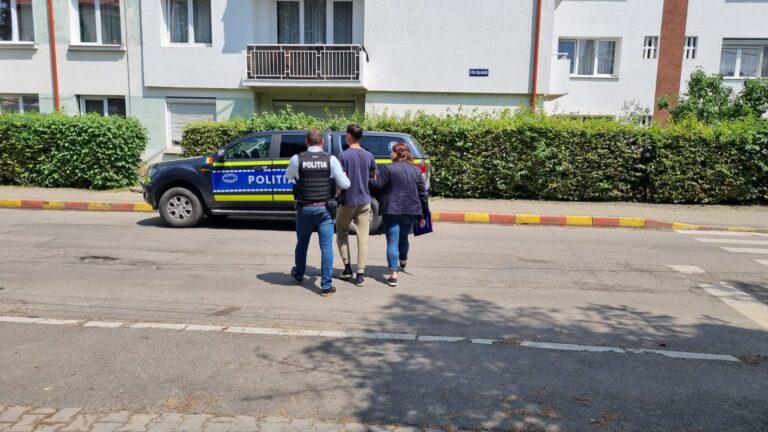 FOTO Sălbaticul din Voitinel care a schingiuit o pisică într-o parcare din Rădăuți a fost reținut de polițiști