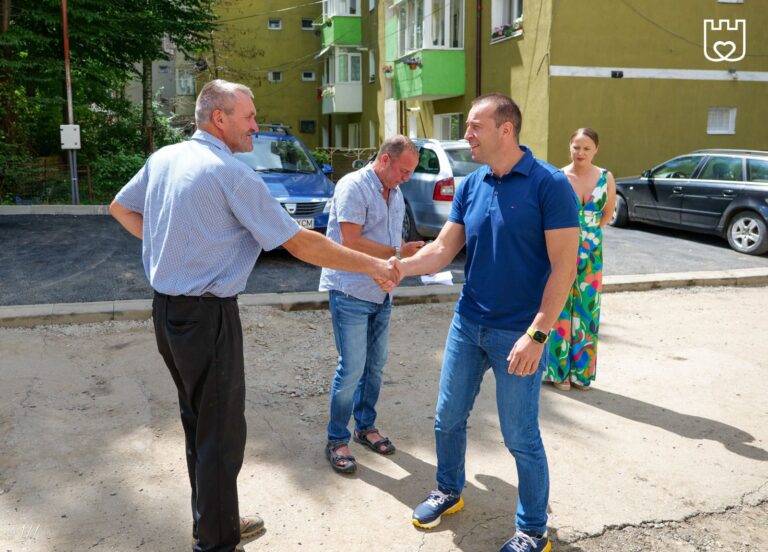 FOTO Viceprimarul Lucian Harșovschi anunță că strada Luceafărului a intrat într-un proces de modernizare totală: „Modernizarea Sucevei de la scara blocului continuă și în cartierul George Enescu”