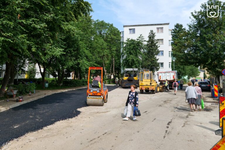 VIDEO FOTO Primăria Suceava a început lucrările reabilitare la strada Venus și Aleea Saturn