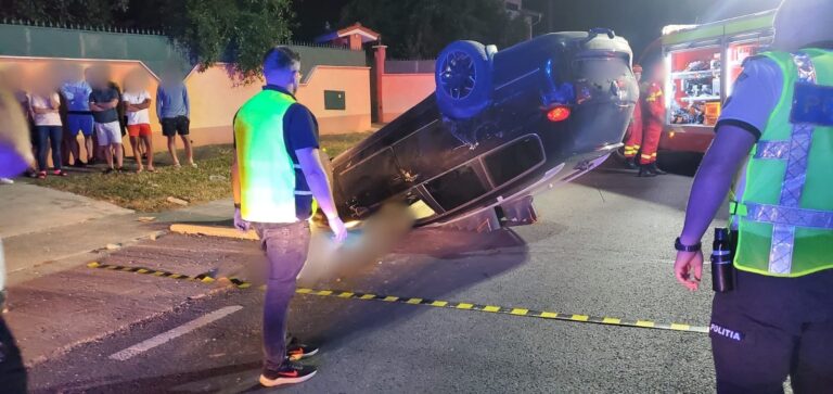 FOTO Un ucrainean de 24 de ani a murit după ce s-a proptit cu mașina într-un cap de pod, la Plopeni