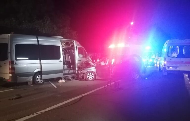 FOTO Un moldovean angajat într-o depășire neregulamentară a produs un accident cu cinci răniți la Cornu Luncii