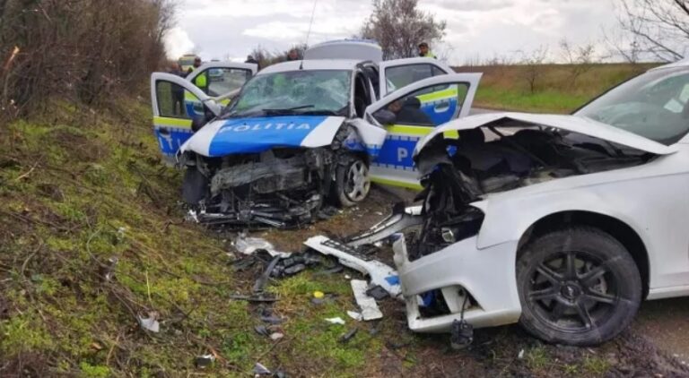 FOTO O autospecială de la IPJ Suceava a fost implicată într-un accident mortal