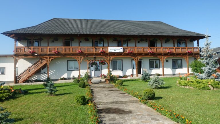 FOTO Bătrânii de care nu se pot îngrijiri rudele au găsit un colț de Rai la Căminul pentru vârstnici din Mălini: „Mă bucur că am ajuns aici”