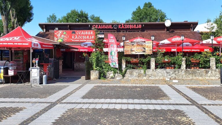 Un angajat de la restaurantul Ceaunul Răzeșului a ajuns la spital după ce s-a îmbătat și a spart un geam de la local