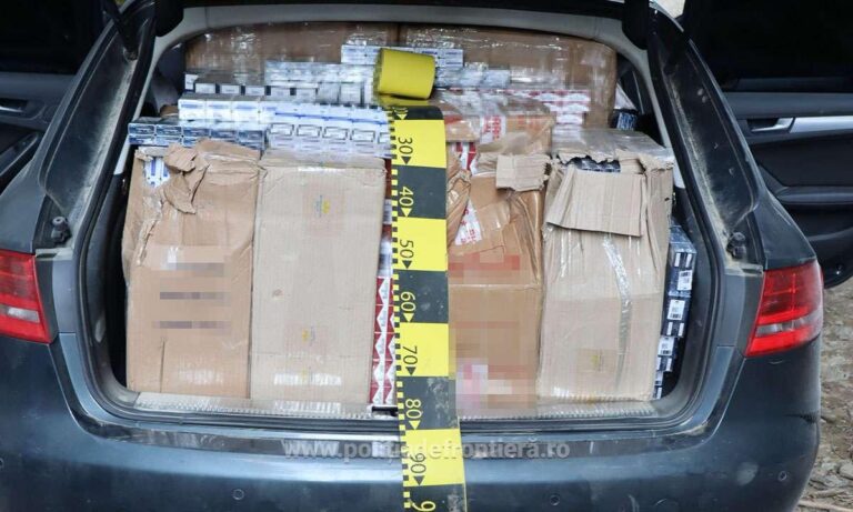 FOTO O mașină burdușită cu țigări de contrabandă a fost abandonată la Brodina în urma unei urmăriri