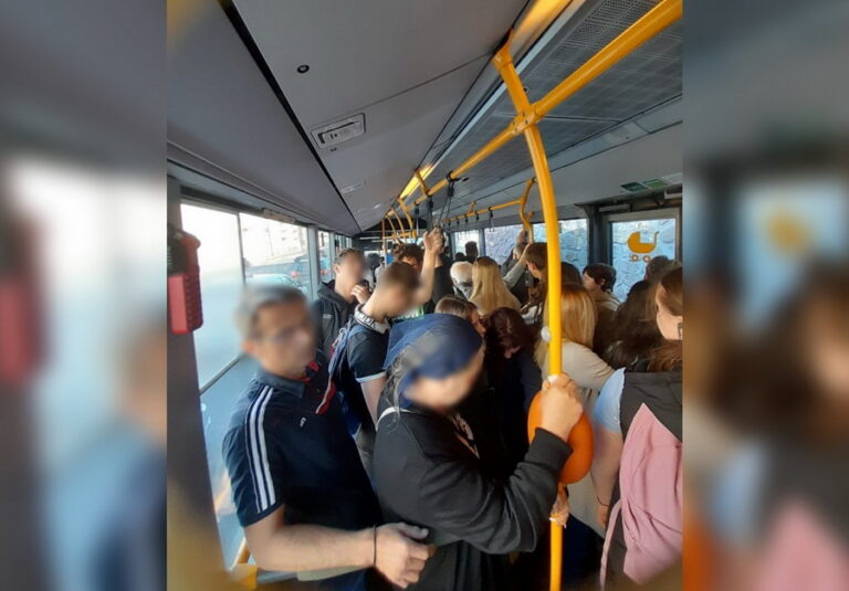 Un dezaxat care s-a masturbat într-un autobuz și a ejaculat pe o minoră care dormea pe un scaun a fost arestat preventiv la Gura Humorului