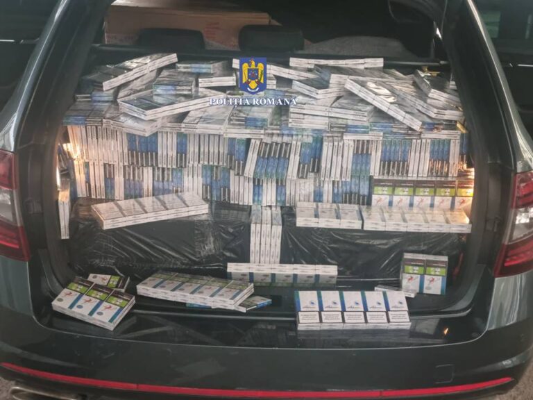 FOTO Doi contrabandiști care transportau peste 11.000 de pachete cu țigări au fost opriți de polițiști după o urmărire desfășurată pe șoseaua de centură a municipiului Suceava