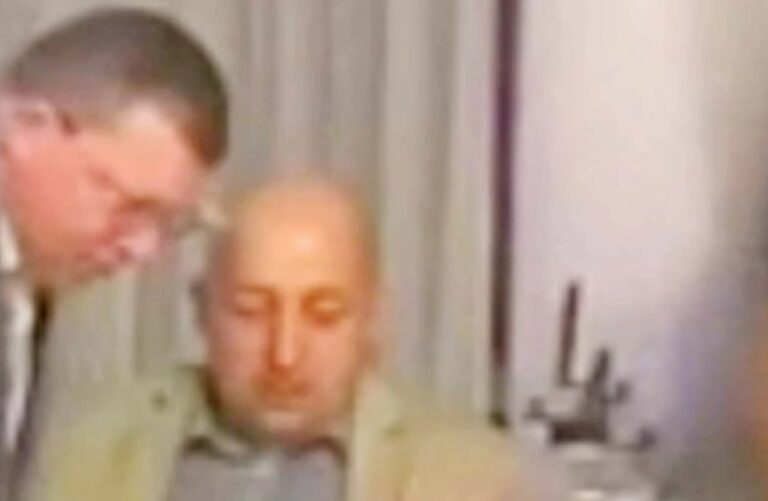 Contrabandistul vicovean Lucian Tărîță a fost trimis în judecată de DNA pentru trafic de influență, trafic de droguri și nerespectarea regimului armelor și munițiilor. La percheziții, procurorii au găsit aproape un kilogram de droguri