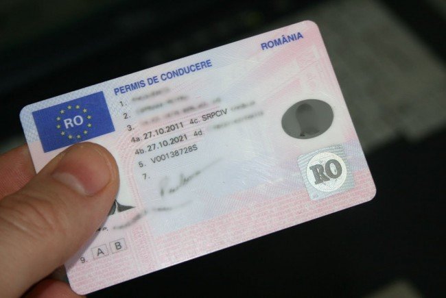 Fișe medicale pentru permis auto eliberate ilegal de o clinică din Suceava. Polițiștii au ridicat sute de documente în urma unor percheziții