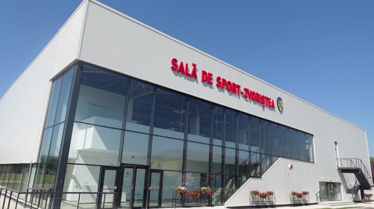 VIDEO FOTO O sală de sport modernă, la standarde europene, a fost construită în mai puțin de un an și jumătate, la Zvoriștea: „Copiii trebuie susținuți să facă sport iar noi le vom oferi cele mai bune condiții”