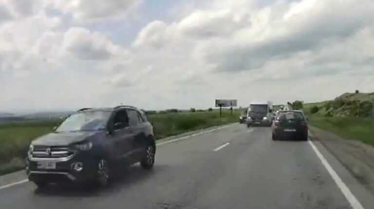 VIDEO Un șofer pericol public din Frătăuții Noi a fost lăsat fără permis pentru 60 de zile
