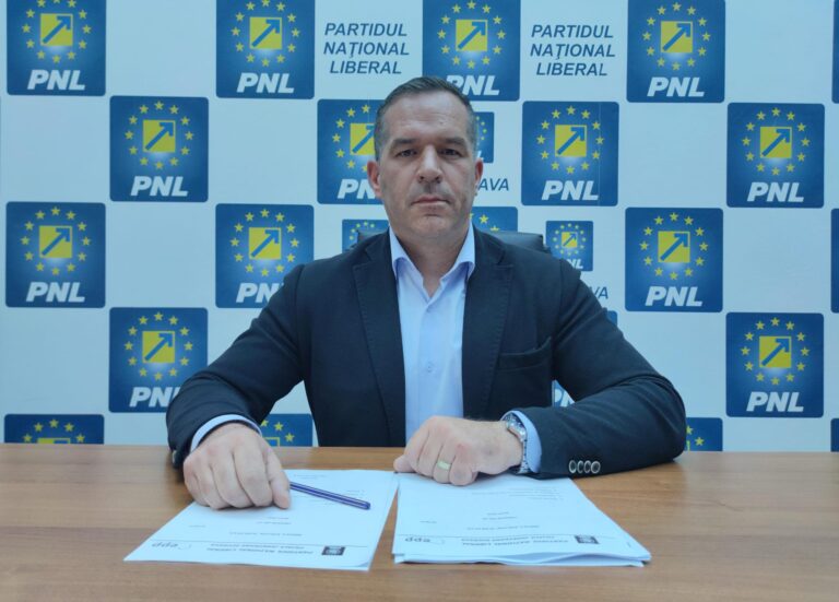 Consilierul județean PNL Tudor Plăcintă a răspuns atacului lansat de deputatul George Șoldan la adresa lui Gheorghe Flutur: „V-ați făcut de râs cu podul de la Milișăuți și termenele pe care singur vi le-ați dat”