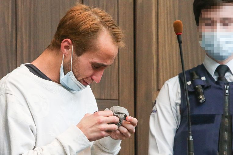 Criminalul sucevean care a îngrozit Belgia întreagă a fost mutat într-un penitenciar din România după ce a început în închisoare o poveste de dragoste cu un ucigaș brazilian mai în vârstă cu 33 de ani: „Clientul meu nu este mulțumit de această decizie”