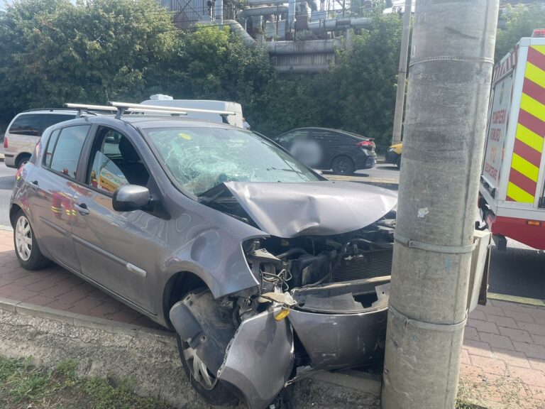 FOTO Patru pietoni au fost acroșați de o mașină scăpată de sub control de o șoferiță pe strada Calea Unirii din Suceava