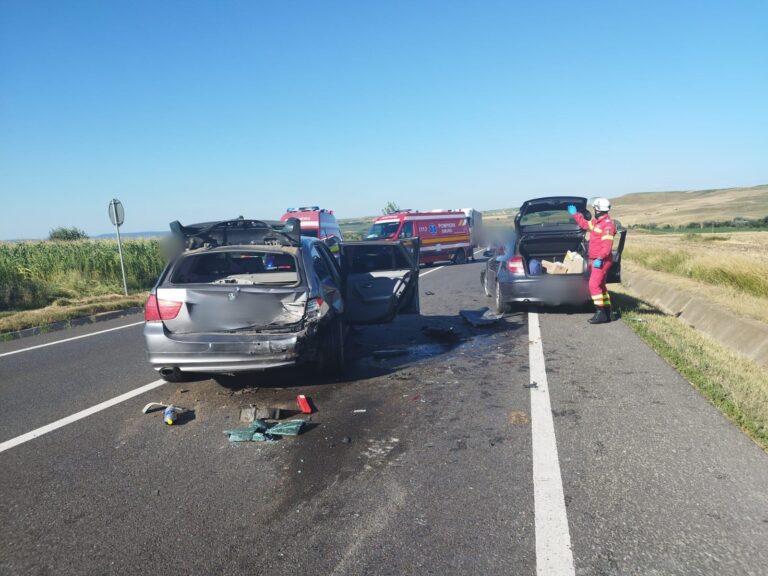 FOTO Doi adulți și un minor au fost răniți într-un grav accident rutier produs la Ilișești