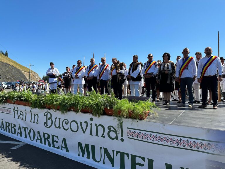 FOTO Gheorghe Flutur de la Sărbătoarea Muntele din Masivul Rarău: „Luna august aduce în cele aproape 50 de evenimente peste 320.000 de participanți”