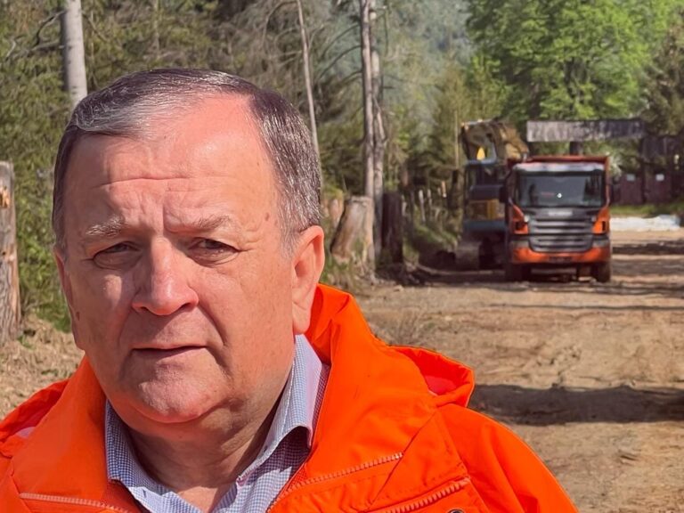 Ping – pongul dintre Flutur și Stan a ajuns la sfârșitul setului 2 cu o nouă replică venită din partea președintelui CJ Suceava: „Lăsați replicile penibile și haideți împreună să modernizam județul Suceava”