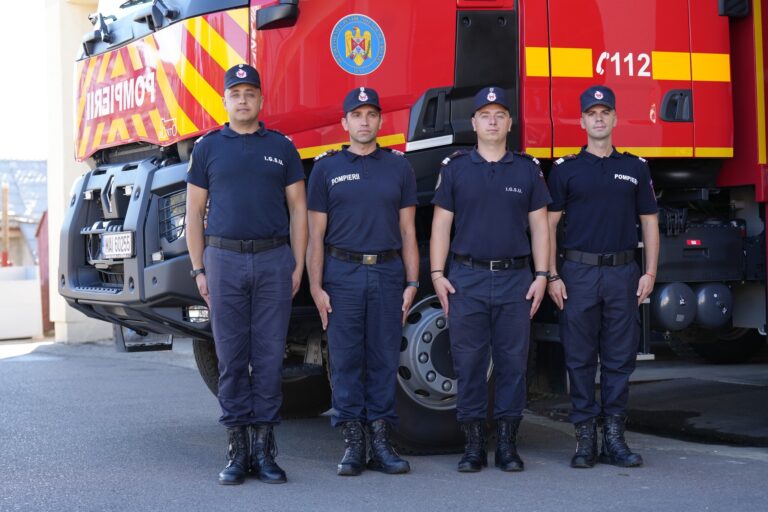 FOTO Patru pompieri suceveni s-au deplasat în Grecia pentru a ajuta la stingerea incendiilor de pădure din Republica Elenă