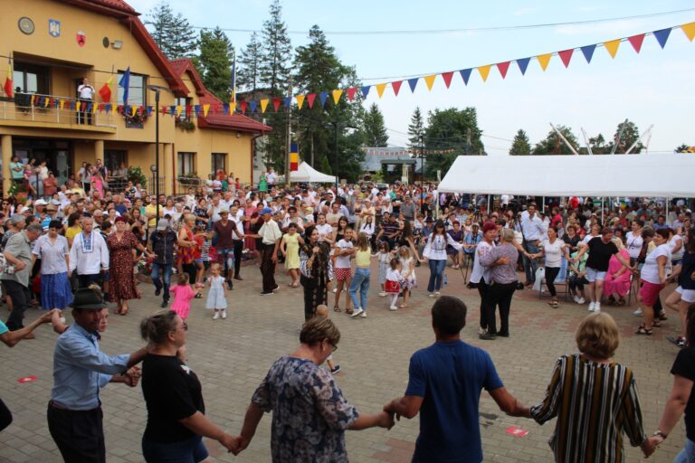 FOTO Tradiția, istoria și portul popular au fost la ele acasă la Baia, timp de 3 zile, cu ocazia Festivalului „Baia – File de Istorie”: „Din suflet vă doresc să fiți sănătoși, să avem parte de liniște și pace, să ne iubim mai mult și să ne ținem aproape”