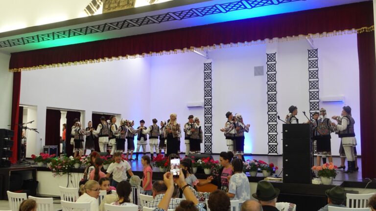 FOTO Cea de-a XX-a ediție a Festivalului „La izvor de apă vie” de la Dorna Candrenilor a fost sărbătorită exemplar: „Dorna Candrenilor este o comună unde standardele de calitate sunt extrem de ridicate”