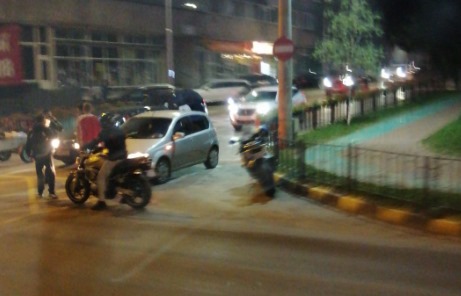 Un motociclist botoșănean a fost lovit de o șoferiță care nu i-a acordat prioritate, în zona Primăriei Municipiului Suceava