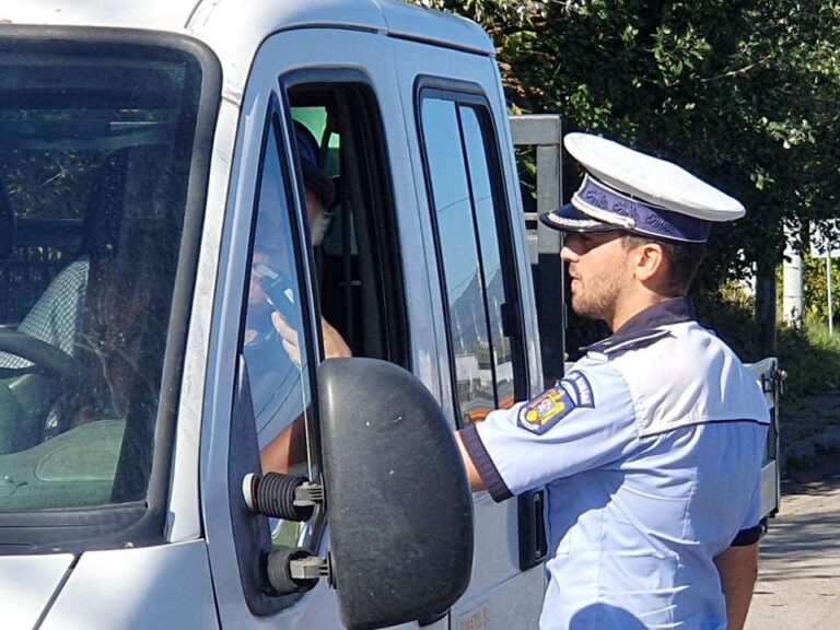 FOTO Amenzi de peste 100.000 de lei date de polițiștii rutieri suceveni de „Ziua fără persoane decedate în accidente rutiere”