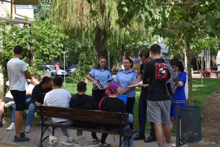 FOTO Peste 200 de adolescenți au fost legitimați de polițiștii suceveni în urma unei acțiuni de combatere a absenteismului școlar