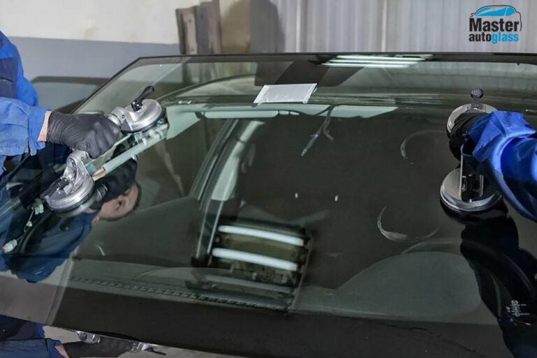 Un sucevean a ajuns la Psihiatrie după ce i-a spart parbrizul de la mașină tatălui său