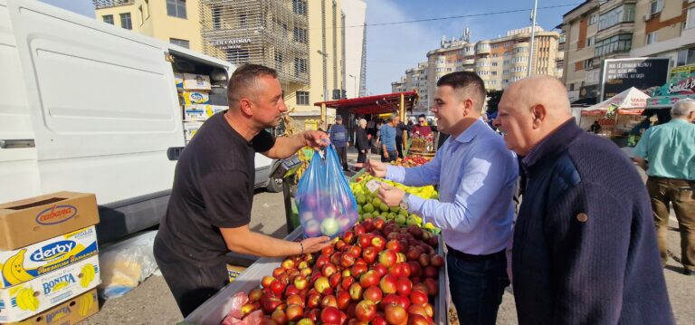 FOTO Deputatul George Șoldan: „Cumpărați de la producătorii locali!”