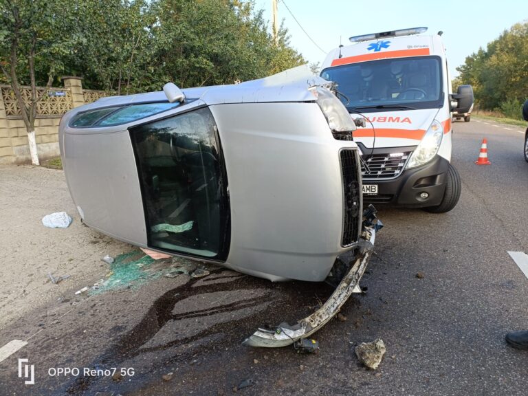 FOTO Un adult și doi minori au fost răniți într-un accident produs la Bunești