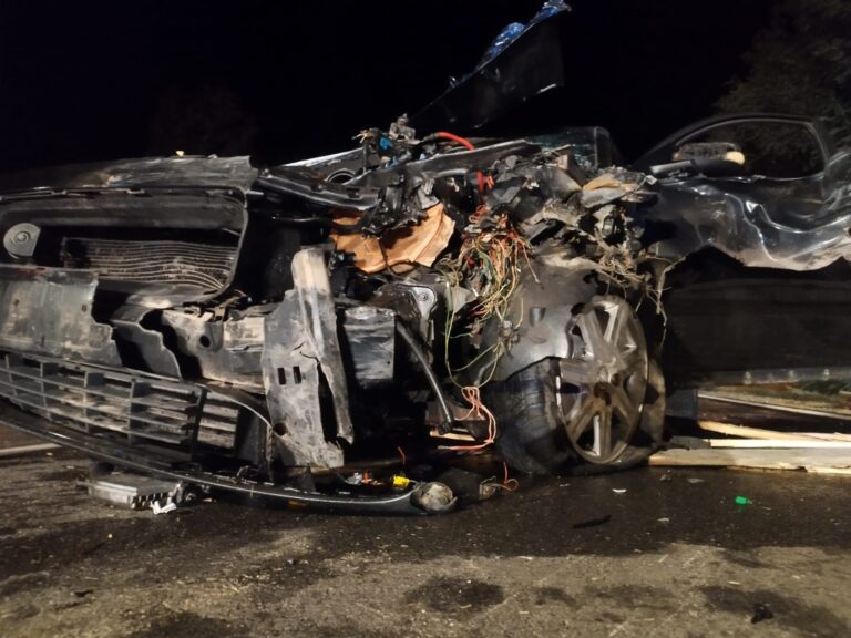 VIDEO FOTO Grav accident produs în această seară la Zvoriștea. Doi tineri au ajuns la spital