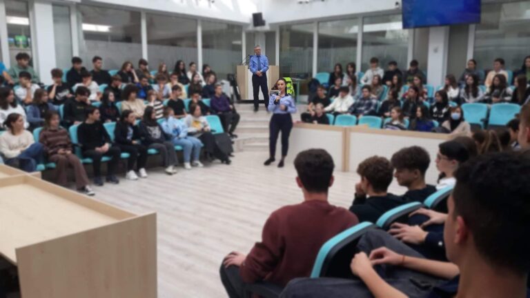 FOTO Acțiuni desfășurate de polițiștii suceveni în unitățile de învățământ din județ în cadrul „Săptămânii prevenirii traficului de persoane”