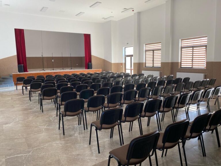 FOTO Lucrările la cochetul Cămin Cultural din Vatra Moldoviței au fost recepționate: „Este o investiție extrem de importantă pentru comuna noastră și ne bucură faptul că am reușit să obținem această finanțare prin CNI”