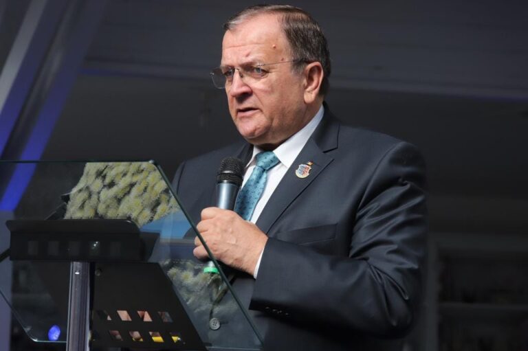 Gheorghe Flutur, după întâlnirea cu directorii școlilor din județul Suceava: „Am discutat despre strategia locală de combatere a consumului de droguri în rândul elevilor și al tinerilor”