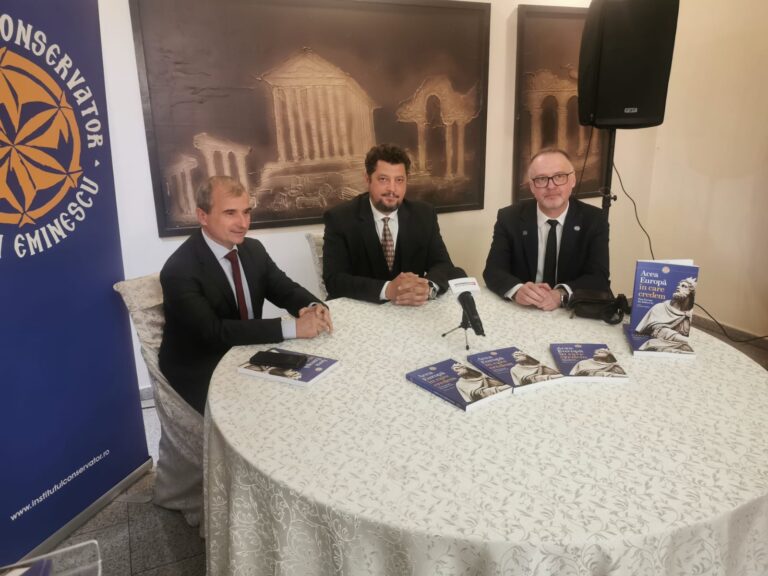 FOTO Conferința culturală „Familia, ultima redută în fața ofensivei distrugătoare a neomarxismului” a înregistrat un real succes printre suceveni: „Familia este celula dătătoare de viață și motorul oricărei societăți”