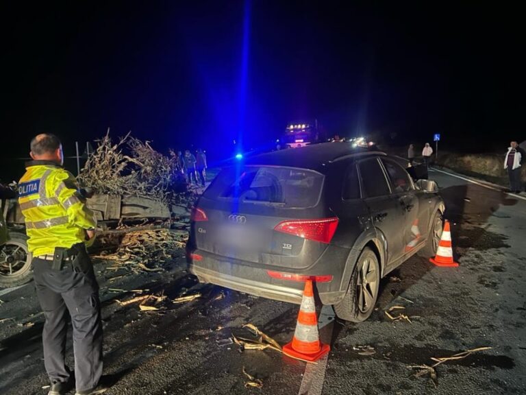 FOTO Trei persoane au fost rănite în urma unui accident produs între o mașină și o căruță în apropiere de „Zidul Morții”