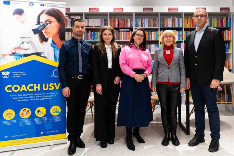 FOTO Prima ediție a evenimentului „Cafeneaua științei”, o seară în care publicul sucevean a discutat cu cercetători de succes