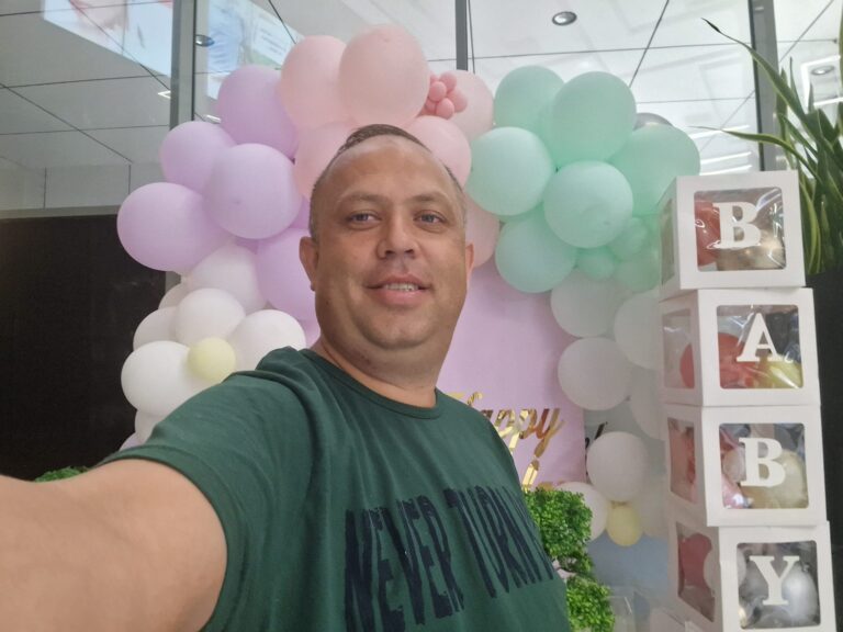 Un individ care încerca să le dea lecții medicilor suceveni a zăbovit 24 de ore în Arestul IPJ Suceava după ce a fost prins în flagrant când întreținea relații sexuale orale cu un minor