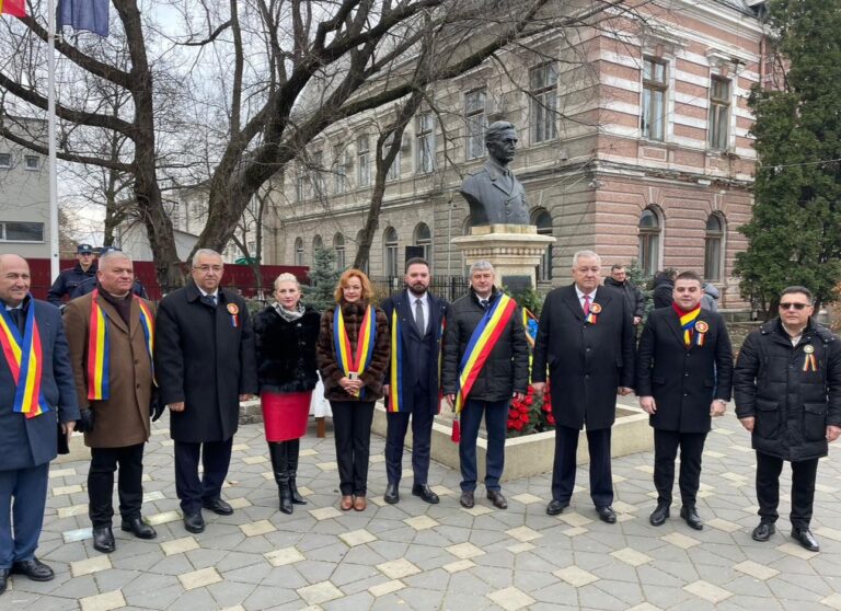 FOTO Deputatul Vlad – Piedone Popescu a participat la Fălticeni la manifestările organizate cu ocazia Zilei Naționale a României: „Îmi doresc ca spiritul național să ne unească și să ne mândrim cu istoria bogată și frumusețile țării noastre”