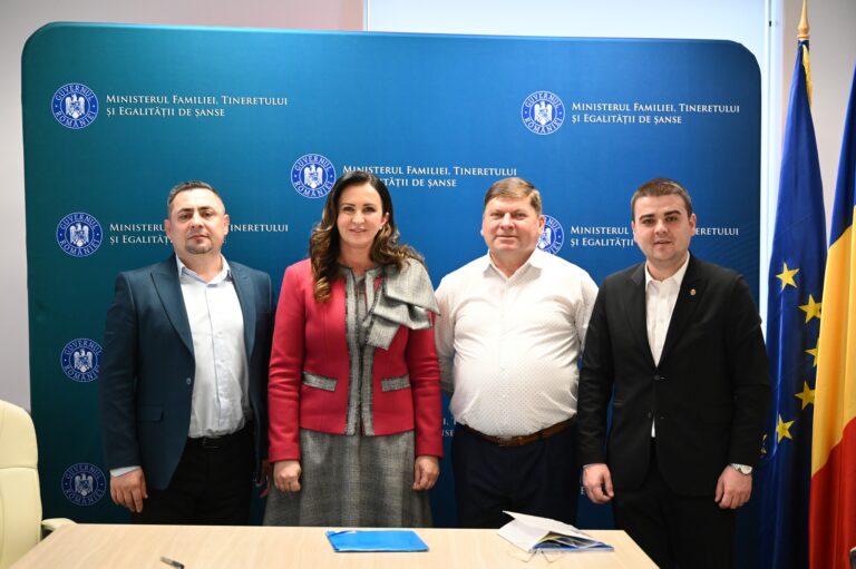 FOTO Deputatul George Șoldan: „Contracte de aproape 11,7 milioane de lei din fonduri europene, semnate pentru comunele Arbore și Hănțești”