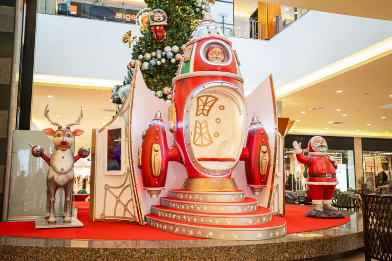Crăciunul Cosmic „a amerizat” în Iulius Mall, iar copiii au și mai multe bucurii pentru că atelierele de creație îi așteaptă cu activități de sezon