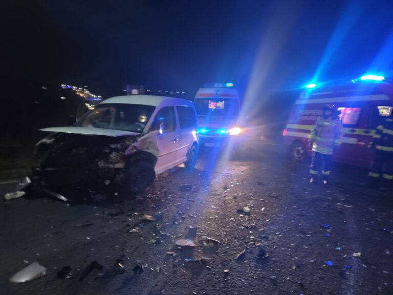 FOTO Accident cu doi răniți produs la Salcea de un botoșănean care a pătruns cu mașina pe contrasens
